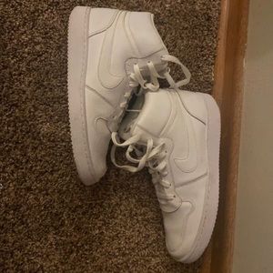 Nike ebernon mid size 7.5